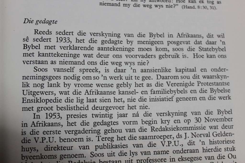 DIE BYBEL MET VERKLARENDE AANTEKENINGE IN DRIE VOLUMES
