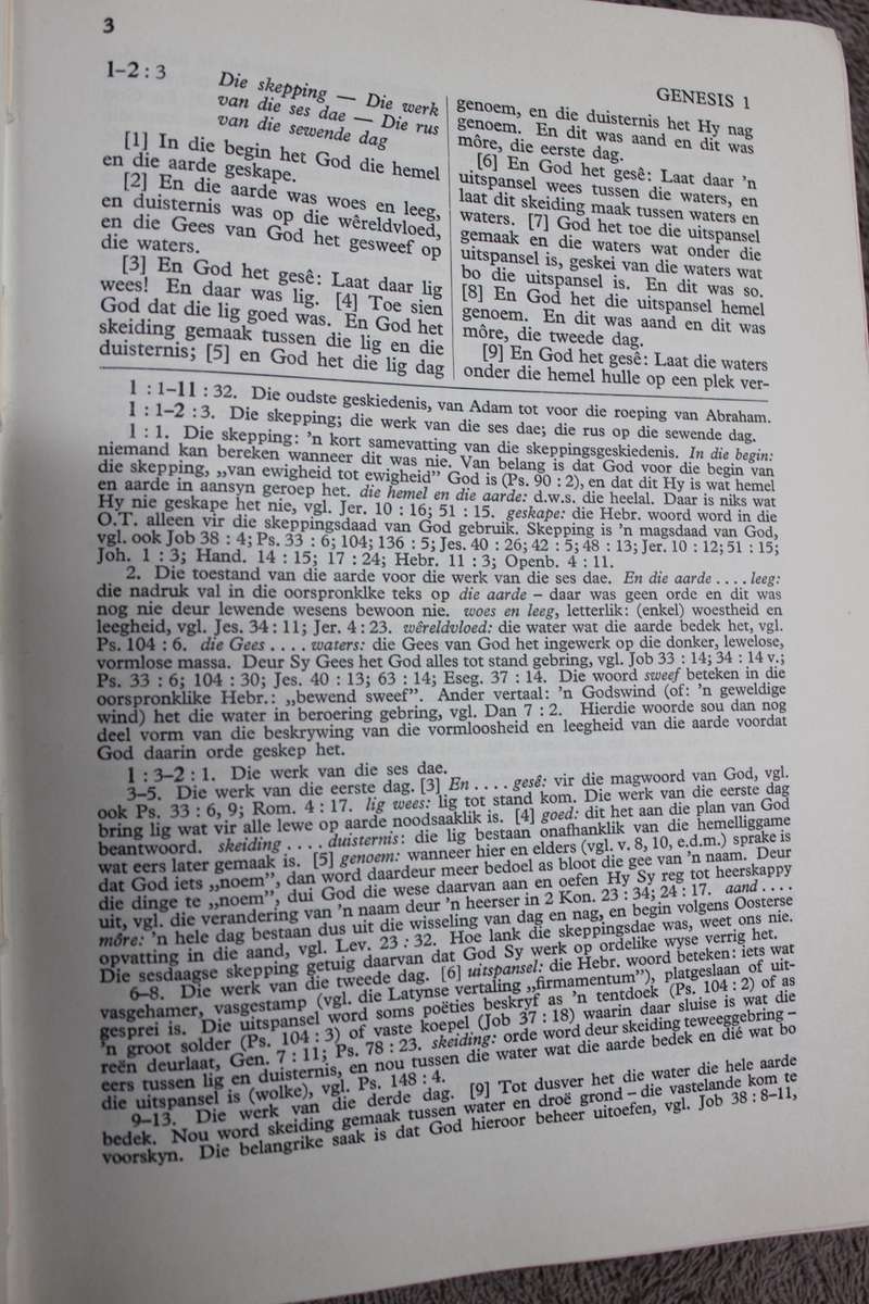 DIE BYBEL MET VERKLARENDE AANTEKENINGE IN DRIE VOLUMES