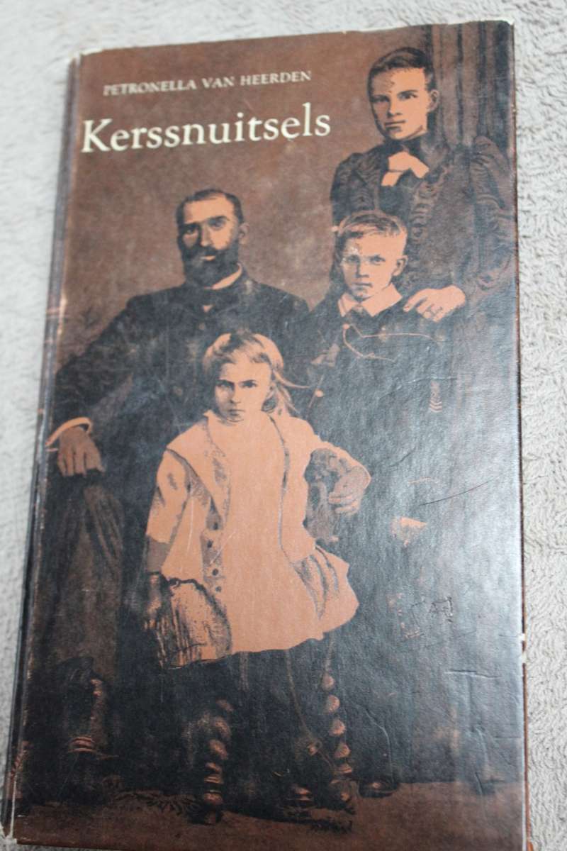 DIE 16e KOPPIE EN KERSSNUITSELS  Twee hardebande deur Petronella van Heerden