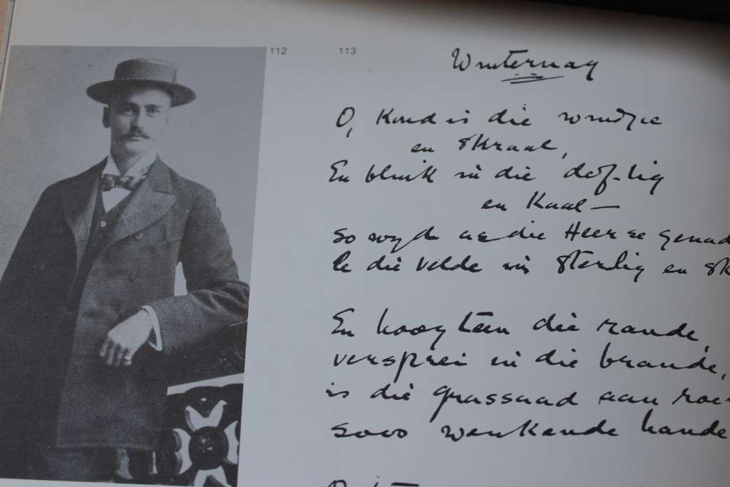 DIE AFRIKAANSE LETTERKUNDE IN BEELD. Saamgestel deur A.P. Grové en P.J. Nienaber.