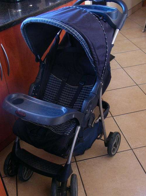 Pram and snug and safe / car chair