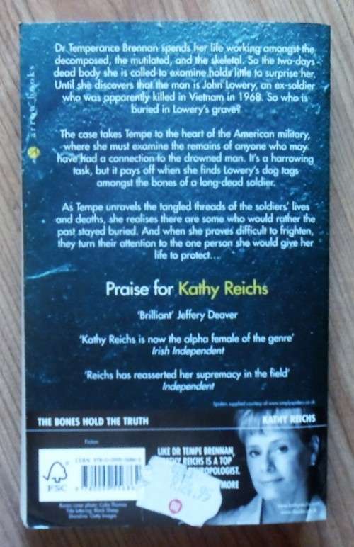 MORTAL REMAINS by Kathy Reichs