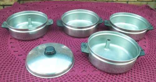 SET OF STEAM POTS (4)