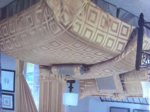 BRAND NEW ELEGENT DISGEN COMFORTER SET QUEEN BED SIZE******