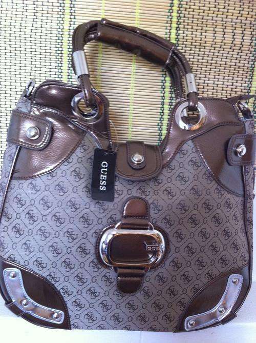 BRAND NEW  GUESS HANDBAG NEW COLLECTION