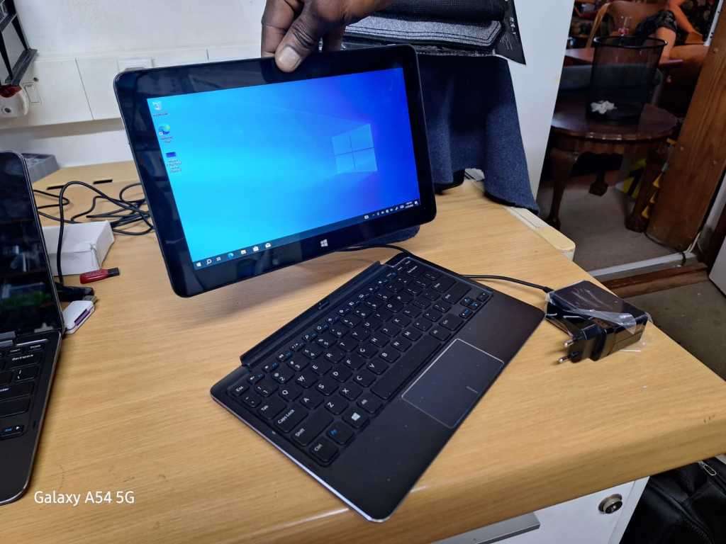 Dell Venue 11 PRO MODEL 5130 Tablet with detachable keyboard