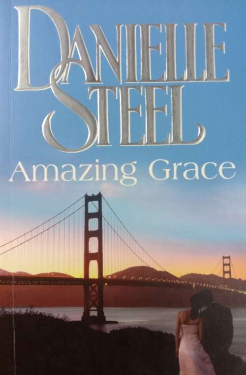 Danielle Steel book set- Amazing grace,Bungalow 2 and Sisters