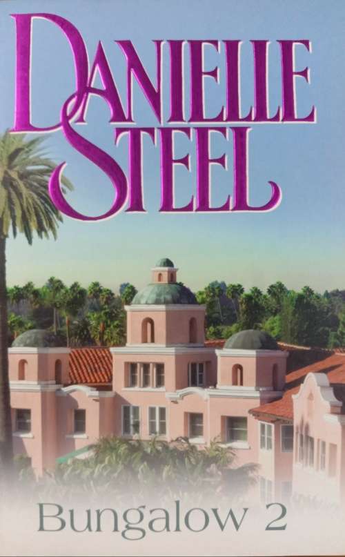 Danielle Steel book set- Amazing grace,Bungalow 2 and Sisters