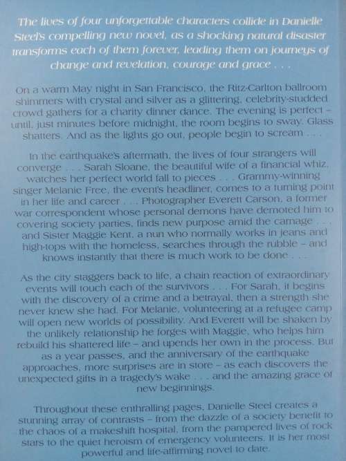 Danielle Steel book set- Amazing grace,Bungalow 2 and Sisters