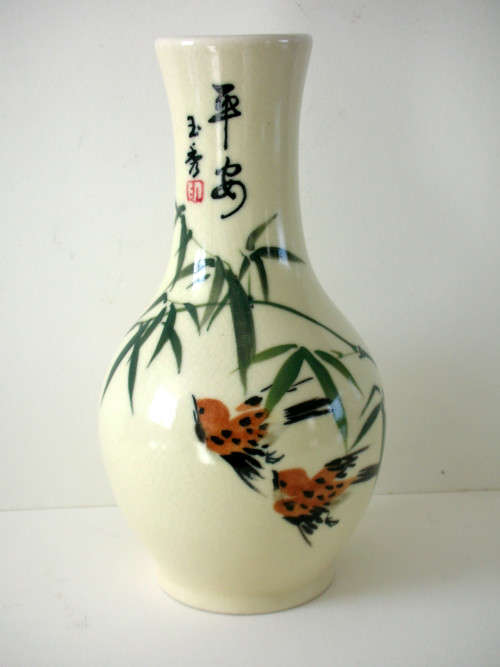 Signed Chinese  Vase 19 Cms