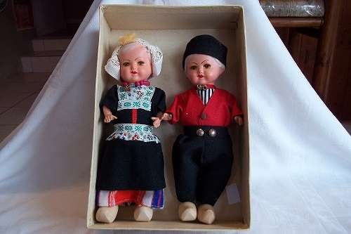 2 Vintage Genuine Collectors Dolls in Volendam Holland dress - 1940s