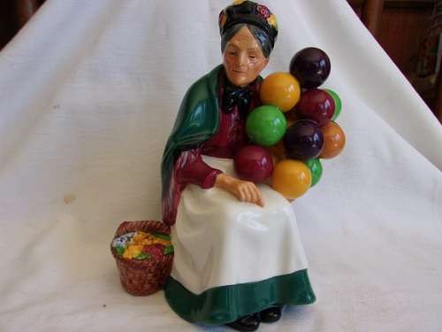 Royal Doulton "The Old Balloon Seller" porcelain figure HN 1315 - repaired
