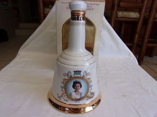Bells commemorative decanter Queen Elizabeth 11 60th birthday - full/sealed/box
