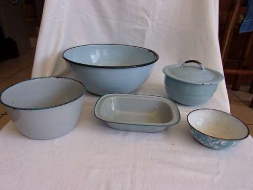Lot of 5 vintage blue enamelware kitchen items for 1 bid