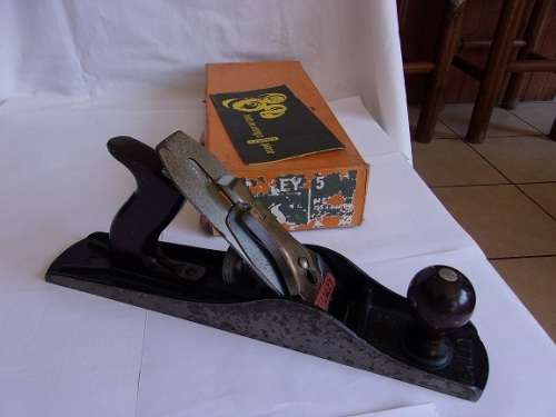 Vintage Stanley Bailey No. 5 smoothing plane in original box