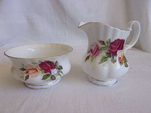 Vintage Royal Albert King's Ransom sugar bowl & milk jug for 1 bid - damaged