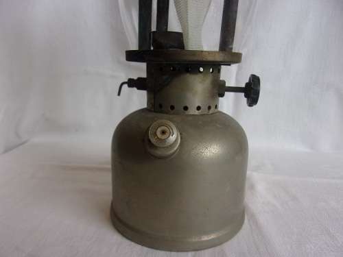 Complete vintage Coleman no. 249 kerosene pressure lamp - made in Canada