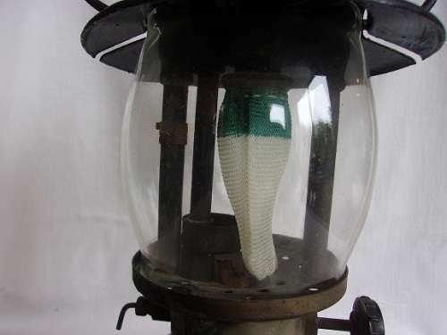 Complete vintage Coleman no. 249 kerosene pressure lamp - made in Canada