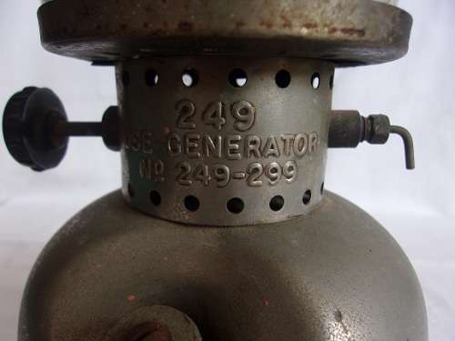Complete vintage Coleman no. 249 kerosene pressure lamp - made in Canada