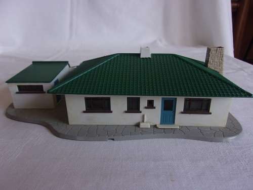 Vintage OO Gauge Tri-ang Model Land RML.110 Hollywood Bungalow with assembly instructions