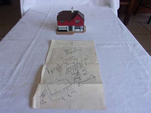 Vintage OO Gauge Tri-ang Model Land RML.1 Villiage Inn with assembly instructions