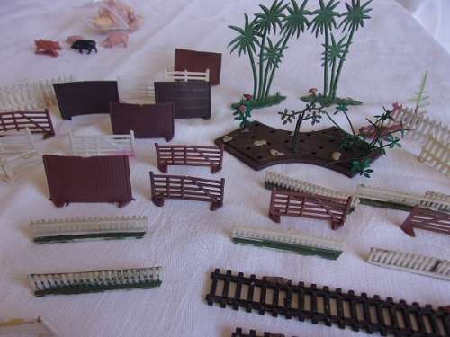 Huge lot of 76 miniature Hornby Railways people & 73 miniature Hornby Railways farm animals