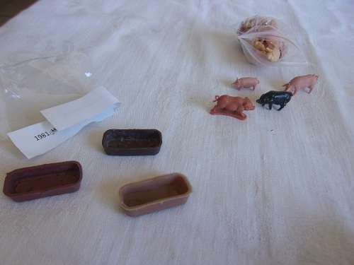 Huge lot of 76 miniature Hornby Railways people & 73 miniature Hornby Railways farm animals