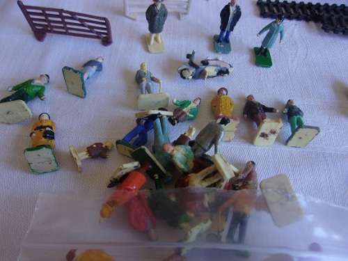 Huge lot of 76 miniature Hornby Railways people & 73 miniature Hornby Railways farm animals