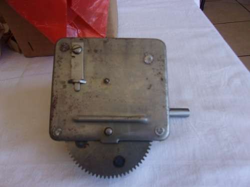 Vintage wind up gramophone motor, crank handle and speed regulator unit - still in original box