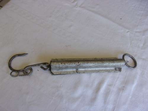 2 Vintage spring balance scales for 1 bid