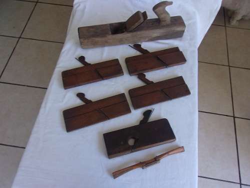 7 Antique wooden carpenters planes for 1 bid