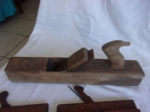 7 Antique wooden carpenters planes for 1 bid