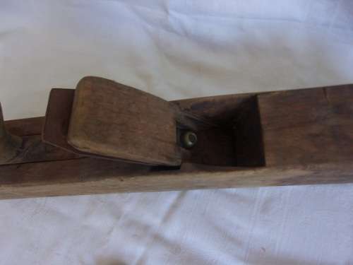 7 Antique wooden carpenters planes for 1 bid