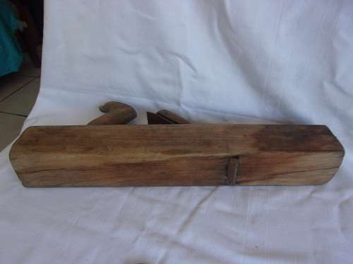 7 Antique wooden carpenters planes for 1 bid