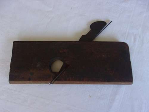 7 Antique wooden carpenters planes for 1 bid