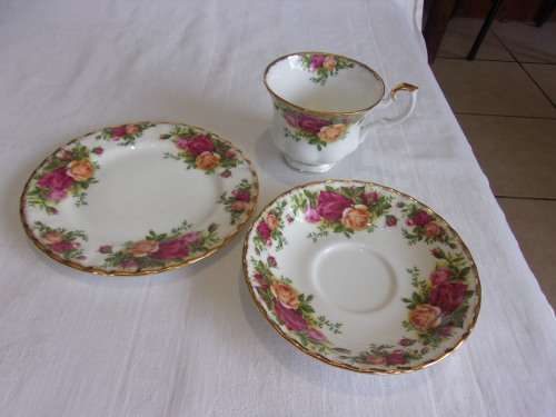 Vintage Royal Albert Old Country Roses tea trio