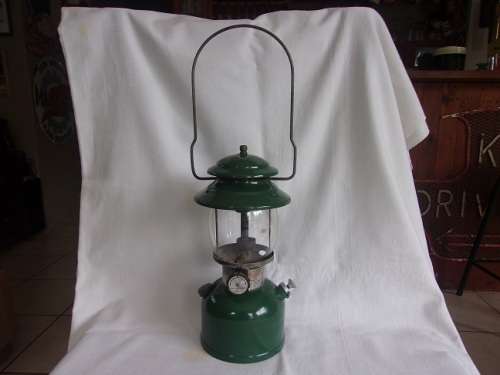 Vintage Coleman Model 201 pressure lantern