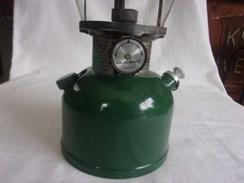 Vintage Coleman Model 201 pressure lantern