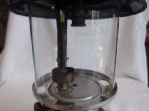 Vintage Coleman Model 214A700 pressure lantern