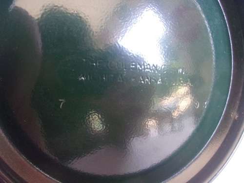 Vintage Coleman Model 214A700 pressure lantern