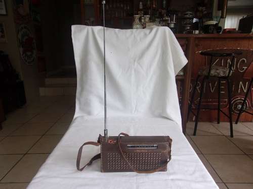 Vintage National 2-Speaker T-79 portable radio