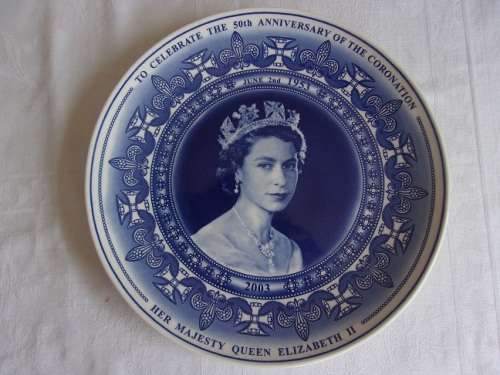 3 Boxed vintage Wedgwood Royalty plates for 1 bid
