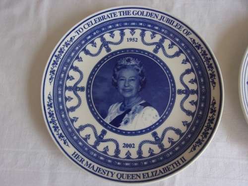 3 Boxed vintage Wedgwood Royalty plates for 1 bid