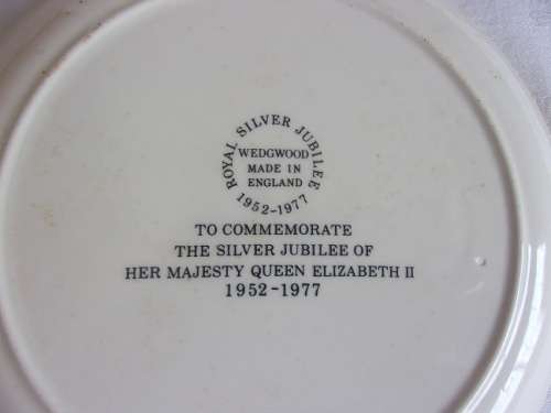 3 Boxed vintage Wedgwood Royalty plates for 1 bid