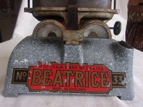 Vintage Beatrice No.33 single burner paraffin stove