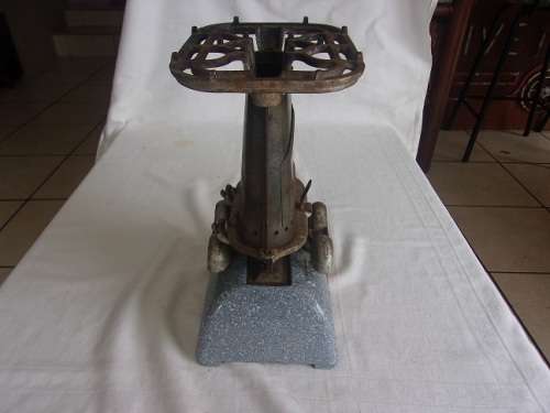 Vintage Beatrice No.33 single burner paraffin stove