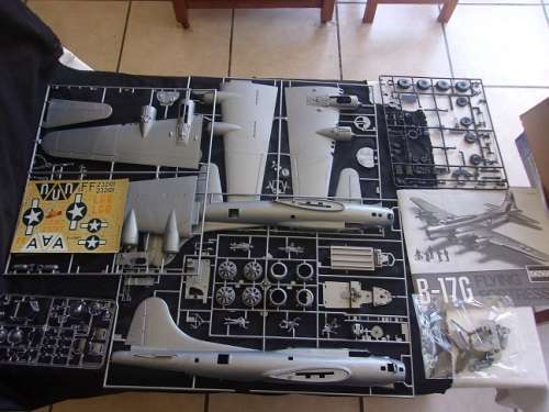 Monogram 1:48 scale B-17g Flying Fortress model plane kit - 5600