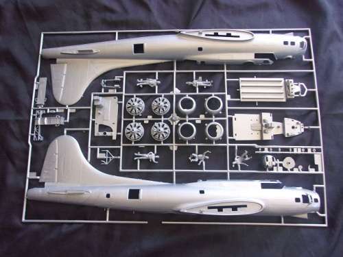 Monogram 1:48 scale B-17g Flying Fortress model plane kit - 5600