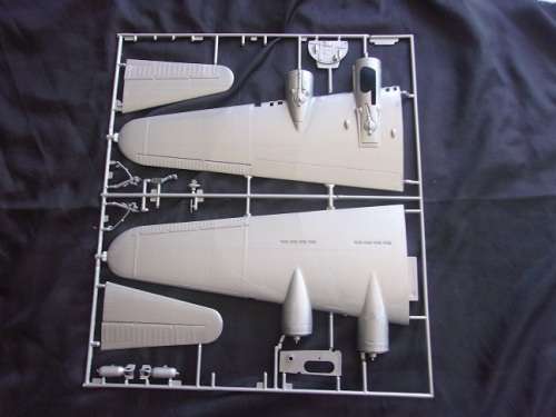 Monogram 1:48 scale B-17g Flying Fortress model plane kit - 5600