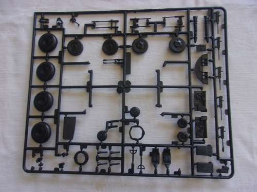 Monogram 1:48 scale B-17g Flying Fortress model plane kit - 5600